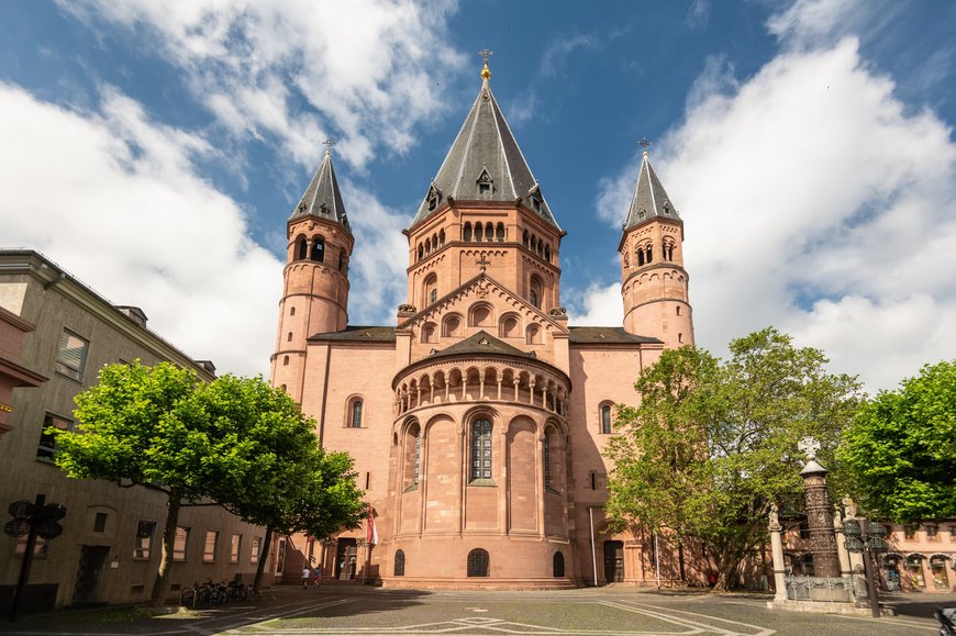 Blick auf den Mainzer Dom vom Liebfrauenplatz aus