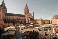 Der Mainzer Wochenmarkt im Schatten des Doms