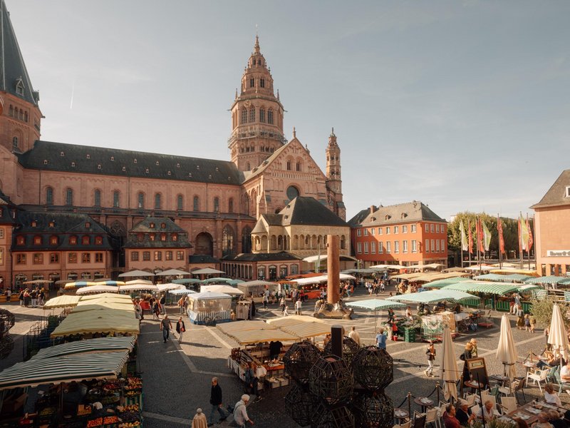 Der Mainzer Wochenmarkt im Schatten des Doms